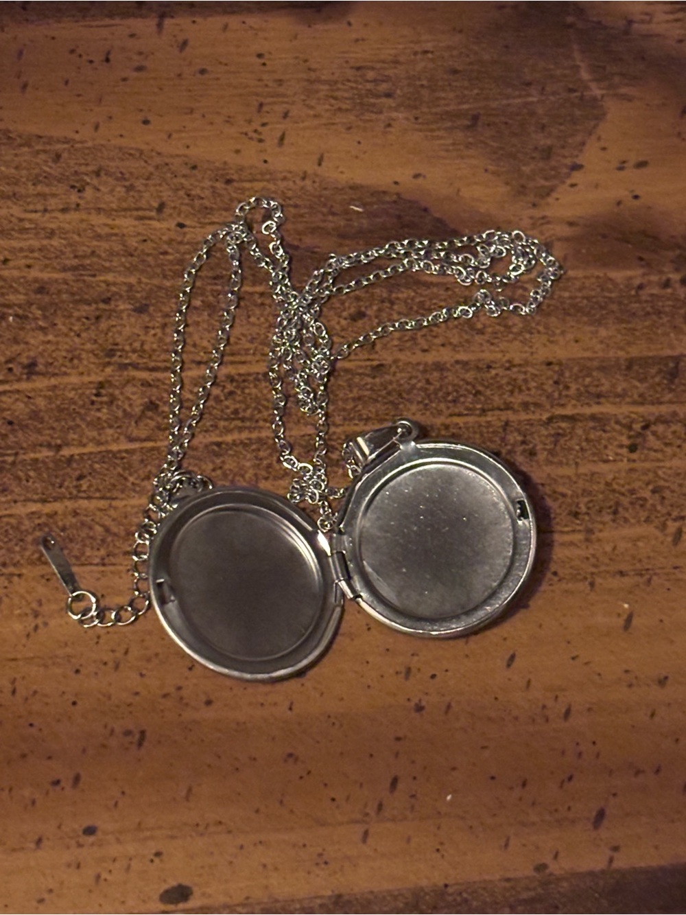 Silver Ramiel Locket from ACOTAR - Picture 2 of 3